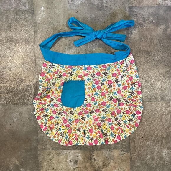 blue and white floral vintage apron with tie and front pocket - Picture 1 of 5